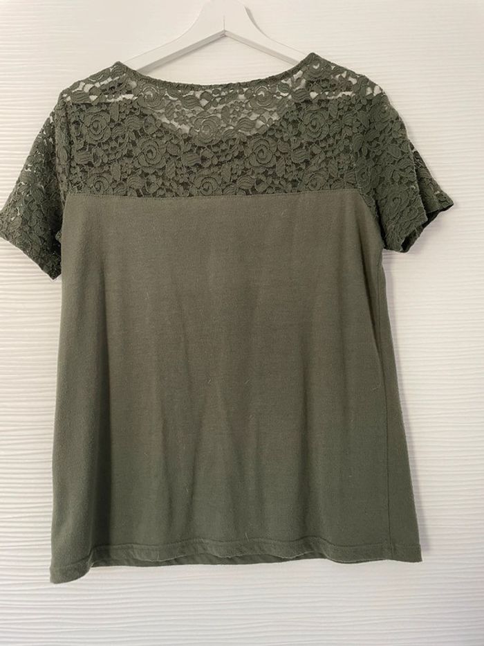 Haut t-shirt vert foncé kaki manches courtes col rond en dentelle - photo numéro 3
