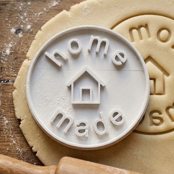 Emporte-pièce rond Home Made Maison avec tampon pour biscuits et sablés
