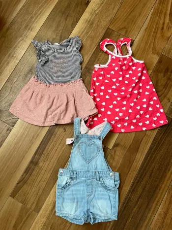 Lot 2 robes et une salopette