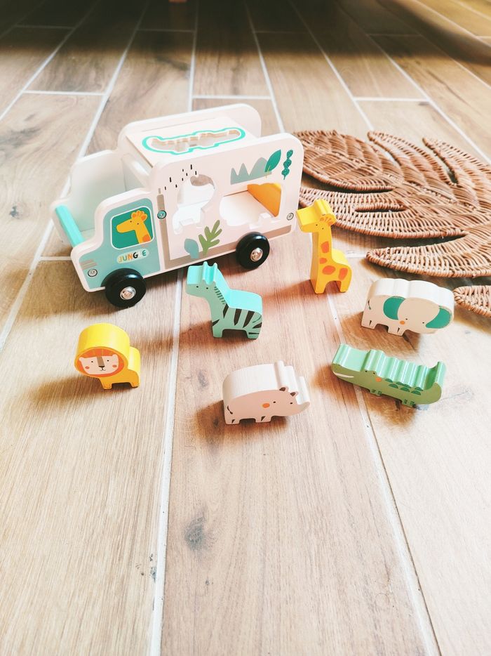 🦒Camion véhicule safari en bois avec animaux à encastrer marque Vertbaudet