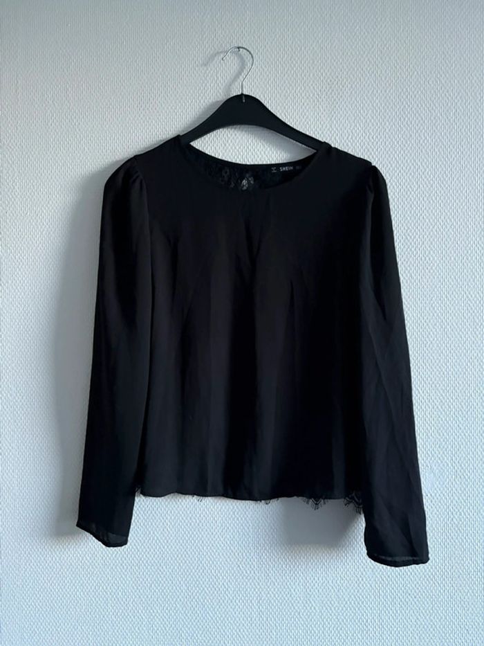 Blouse manches longues à dentelle