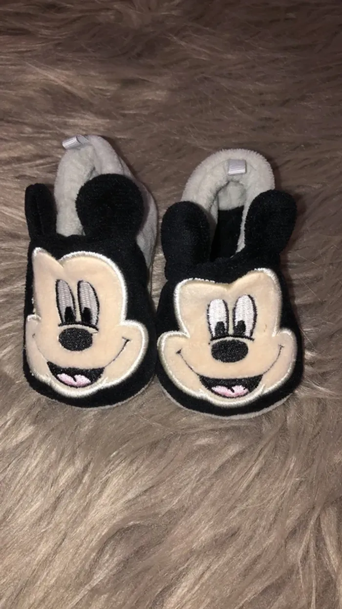 Chausson Mickey 3/6 mois neuf - photo numéro 2