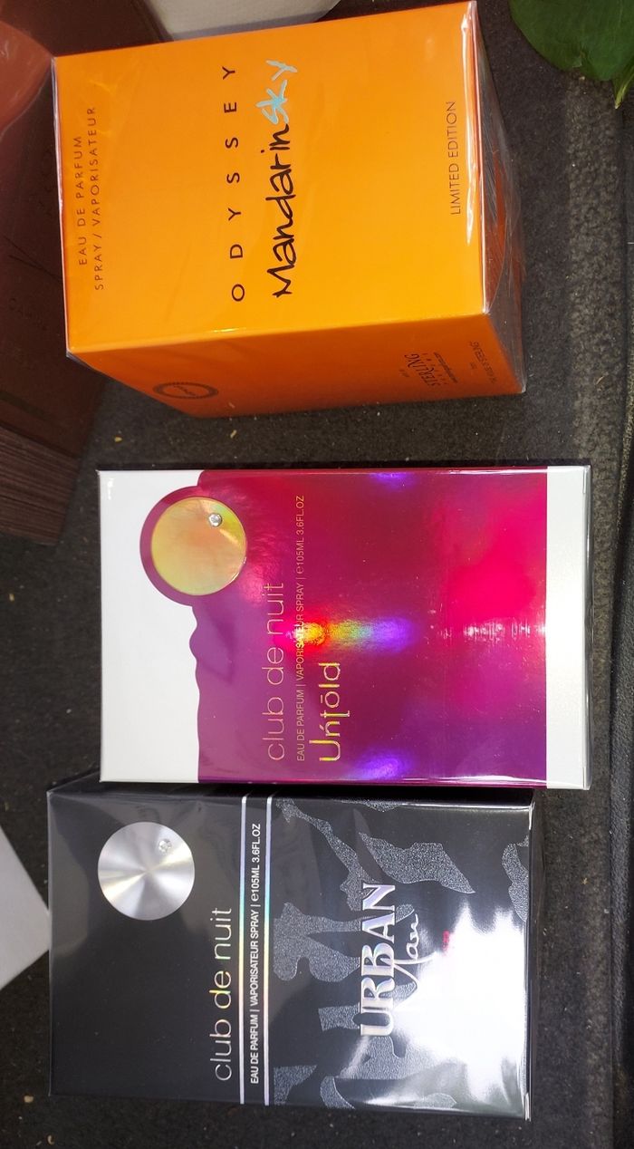 Parfum  neuf jamais ouverte - photo numéro 7