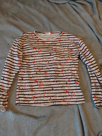 Pull fin blanc à rayures noires avec des motifs de couleur taille 8 ans