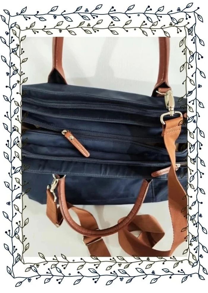 Sac à main et bandoulière week end bleu marine JUMP, bon état mais quelques marques 45x30x17cm - photo numéro 4
