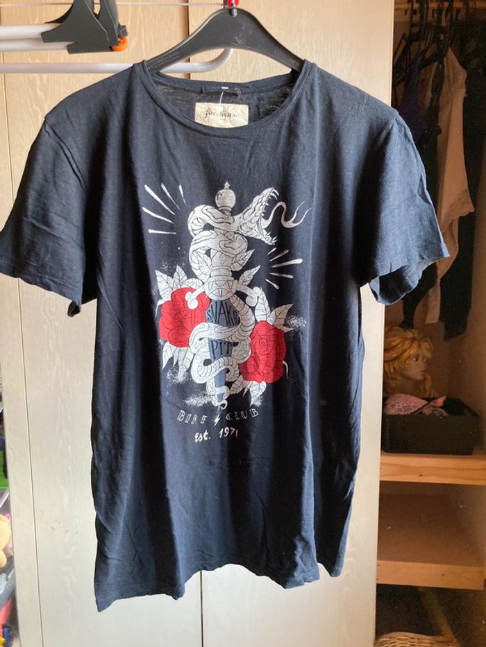 Superbe t-shirt Stradivarius épée et rose Rock taille M jamais porté