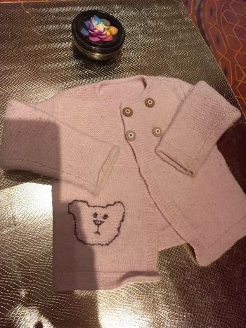 Beau gilet en laine fait main 9 a 12 mois