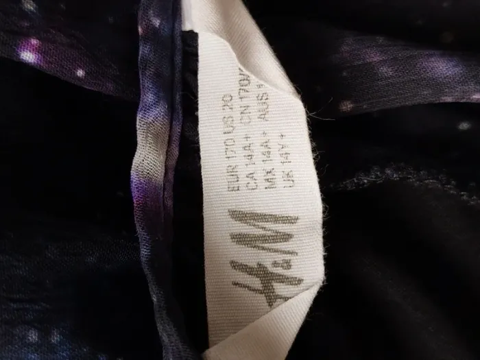 Jolie robe à manches longues en voile noire thème espace doublée H&M taille 15 ans - photo numéro 4