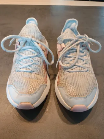 Vends paire de baskets enfant Decathlon modele Flex taille 34-35.