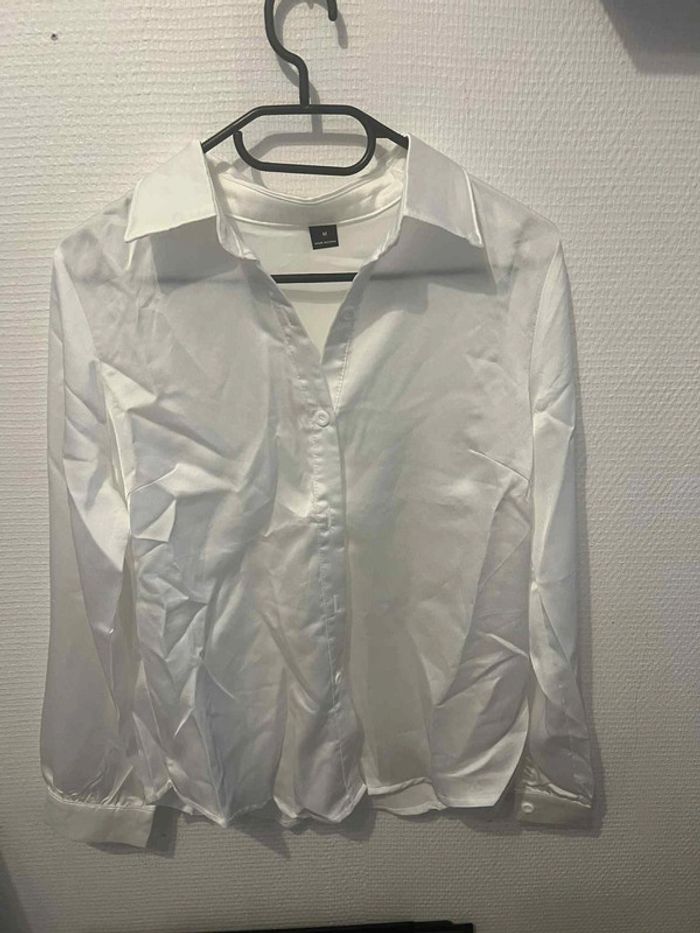 Chemise boutonnée en satin Blanche
