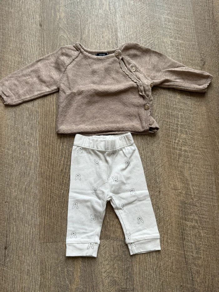 Lot ensemble gilet et 2 pantalons 1 mois