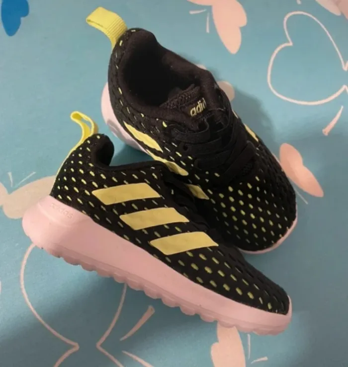 Basket adidas taille 20 - photo numéro 2