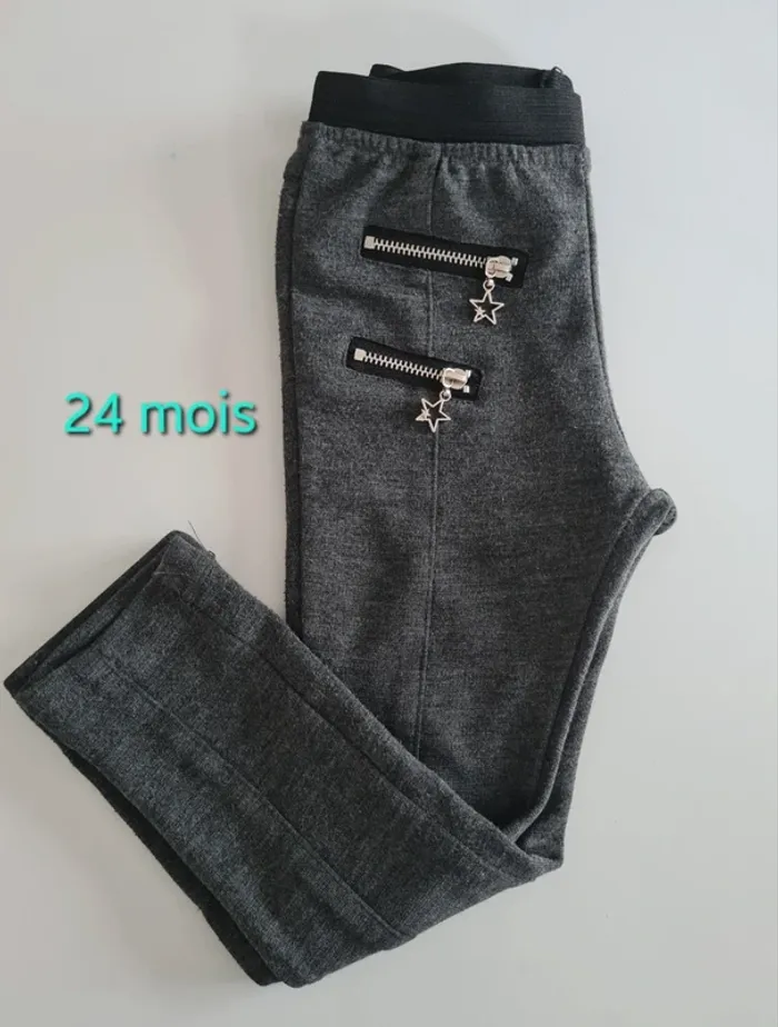 ● 24 mois ● Pantalon fille État neuf