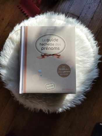 Livre le guide hachette des prenoms