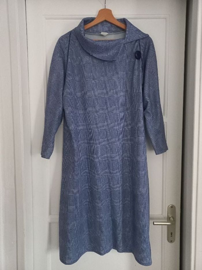 Robe bleue à carreaux