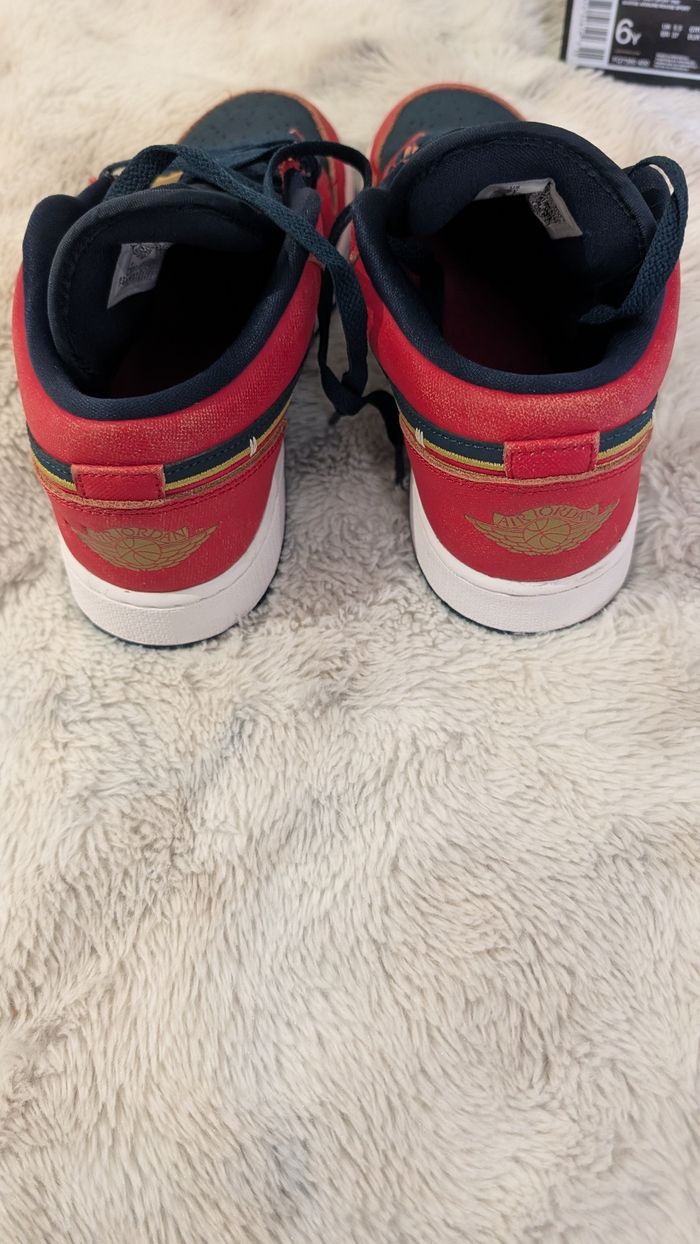 Baskets Air Jordan 1 Low SE (GS) 38,5 - photo numéro 6