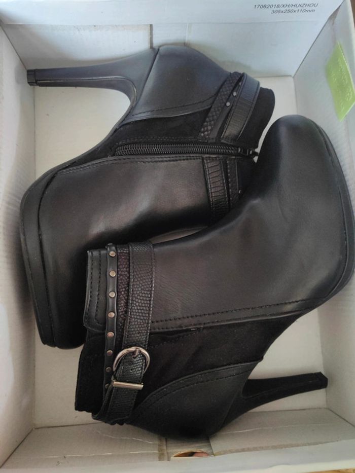 NEUF - Bottines noires à talons - photo numéro 8