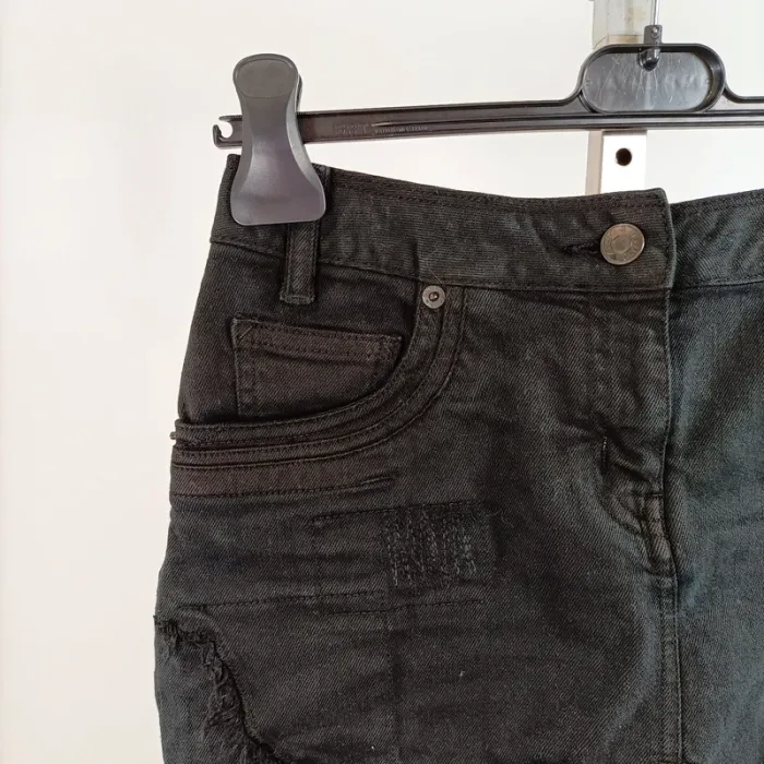 Mini jupe noire en denim effet usé Zadig & Voltaire taille 34, détails destroy tendance A1473 - photo numéro 3