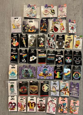 Ensemble pin’s Disneyland Paris divers 