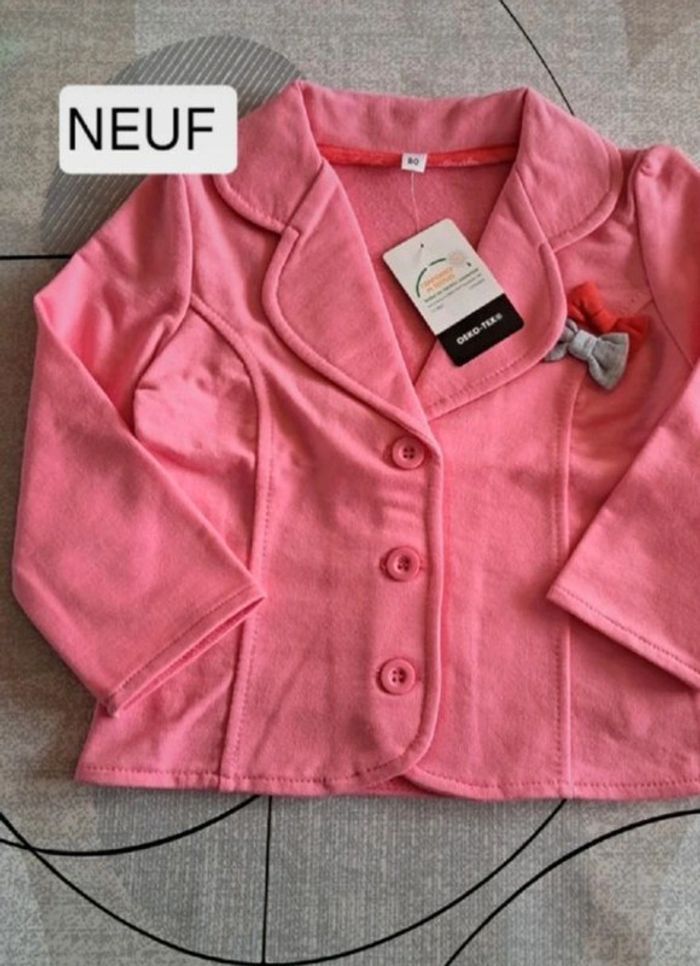 Lot vêtements Tee-shirts et pyjama NEUFS pour fille 1 an (80) - photo numéro 2
