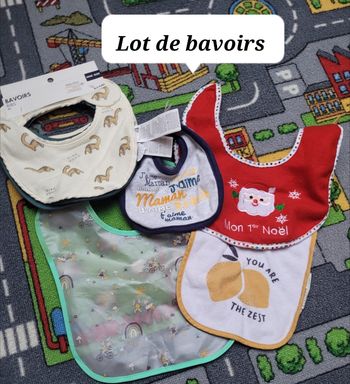Doudounette bavoirs  bonnets  gants naissance