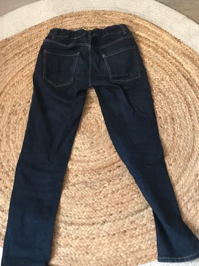 2 jeans et 3 tee-shirts - photo numéro 3