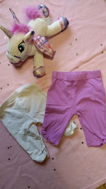 Lot de deux leggings courts taille 18 mois en très bon état