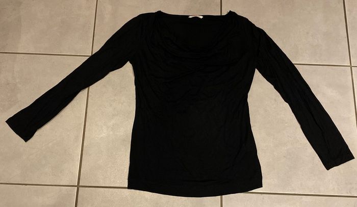 Haut noir manches longues col benitier taille 3/L camaïeu