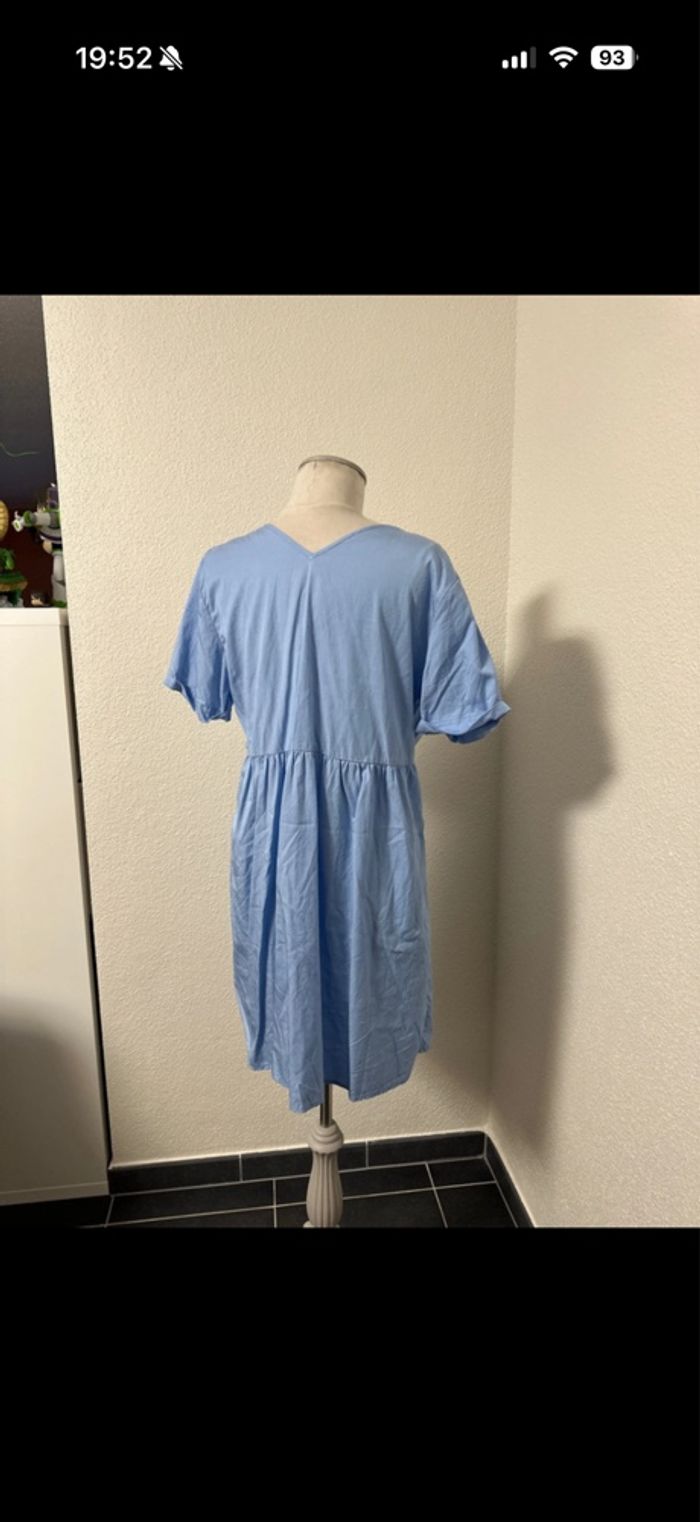 Robe d'été bleu clair mi-longue manches courtes - photo numéro 5