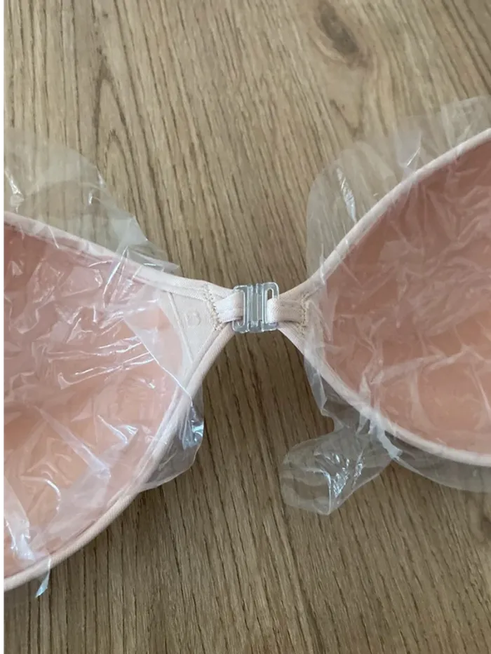 Soutien gorge auto adhésif - photo numéro 4
