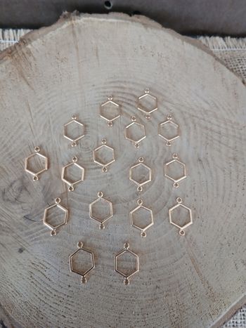 Lot de 16 pendentifs connecteurs losanges doré