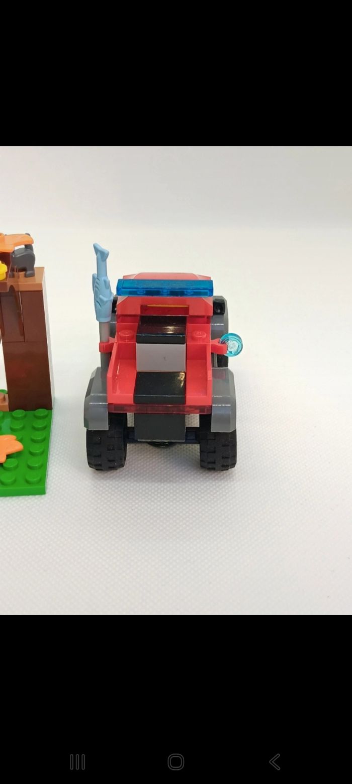 Figurine LEGO City 60393 Sauvetage en Tout-Terrain des Pompiers
Complet - photo numéro 7