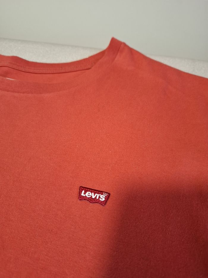 Joli tee-shirt homme Levi's XL uni rouge très bon état - photo numéro 4