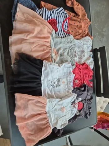 Lot robes et tuniques 18 mois
