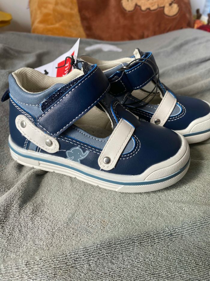 Chaussure semi-ouverte neuves T22