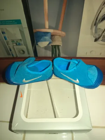 Chaussures Nike BB taille 17 neuve