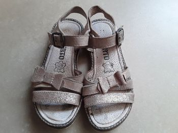 Sandales roses paillettées fille en 28 LIBERTO TBE