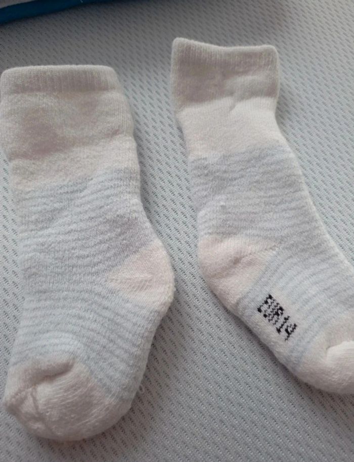 Bonnet + chaussettes naissance - photo numéro 3