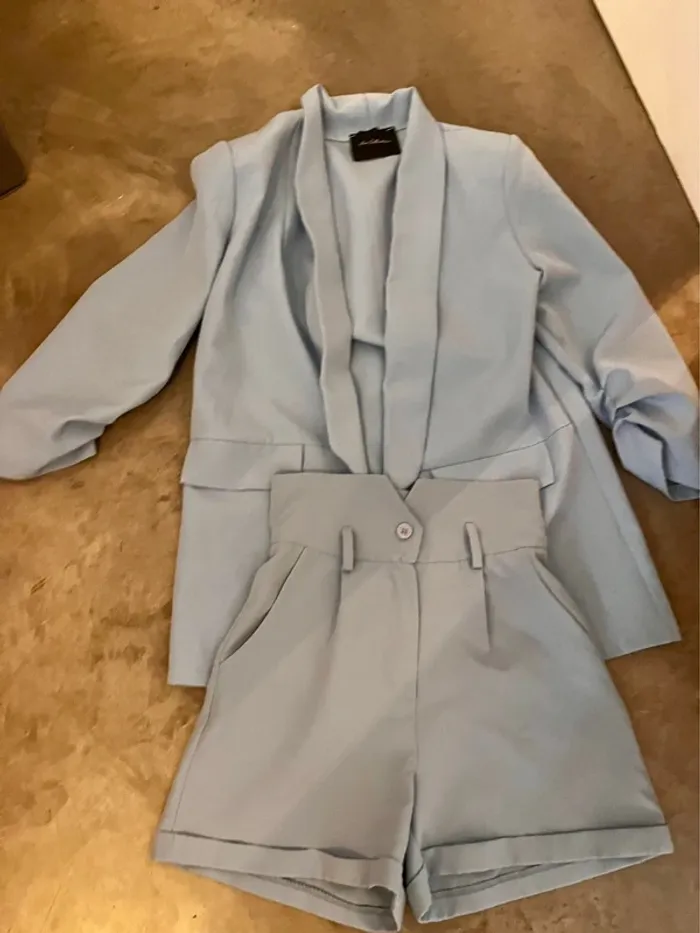Ensemble bleu clair tailleur short - photo numéro 2