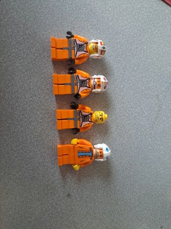 Lot 4 figurines star wars lego