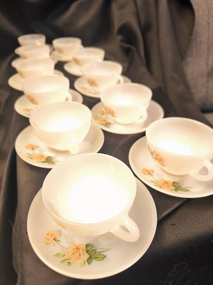 Magnifique Service à Thé/Café Vintage Arcopal - Modèle "Rose Pêche" vintage années 60/70