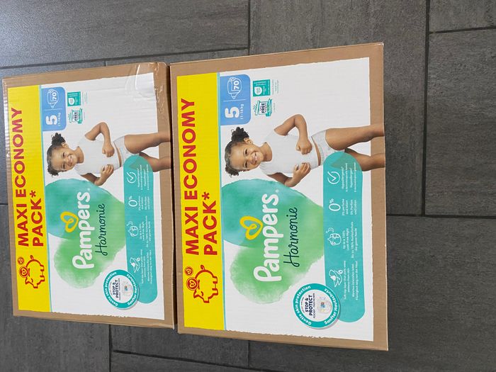 Maxi pack de 140 couches Pampers harmonie Taille 5 T5 140couches (lot de 2 cartons)