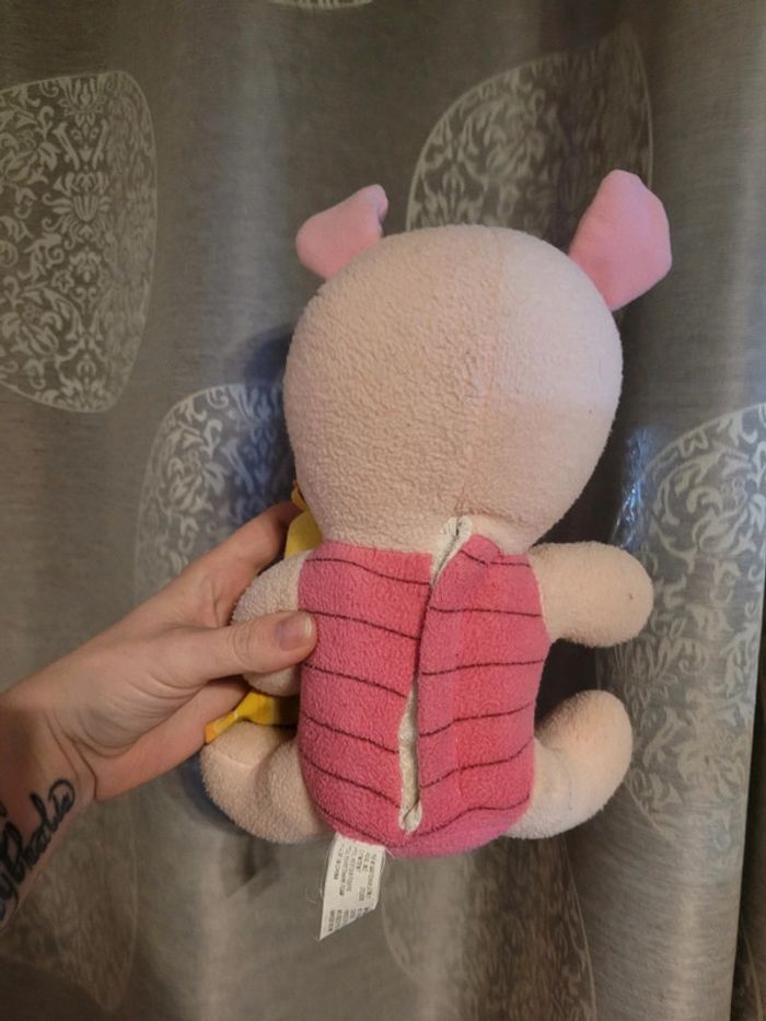 Peluche porcinet avec doudou canard lumière et son Fischer price - photo numéro 4