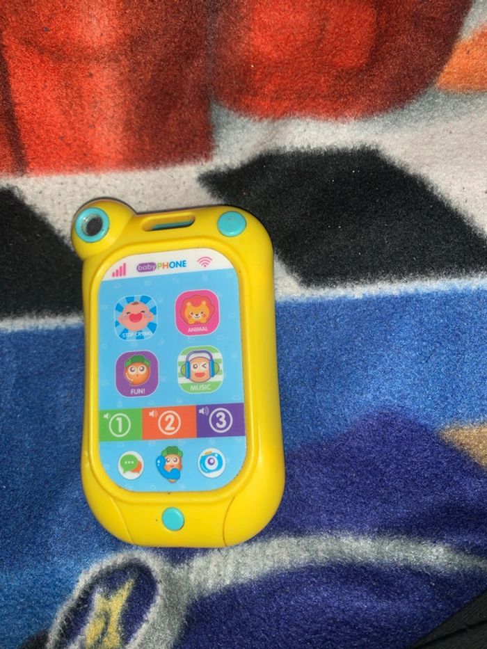 Donne téléphone jouet