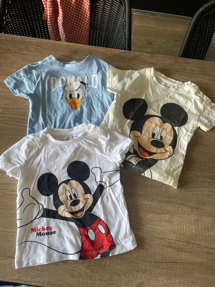 Lot 3 t shirts Disney