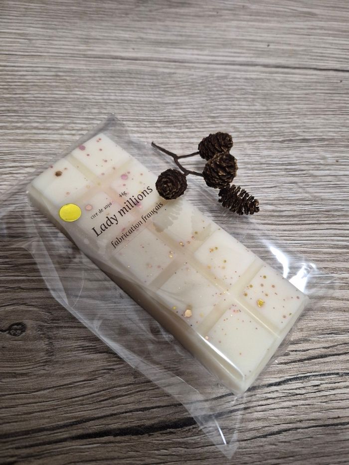 Tablette parfumé La petite robe noir.  Amor amor . Lady million - photo numéro 3