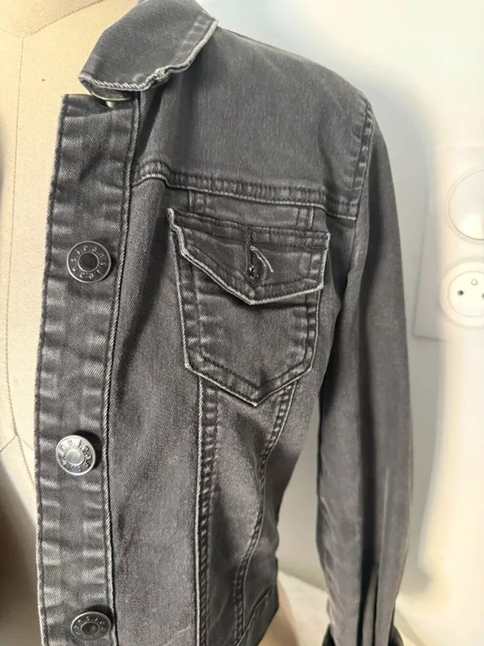 Veste en jean noire délavée – coupe courte - photo numéro 2