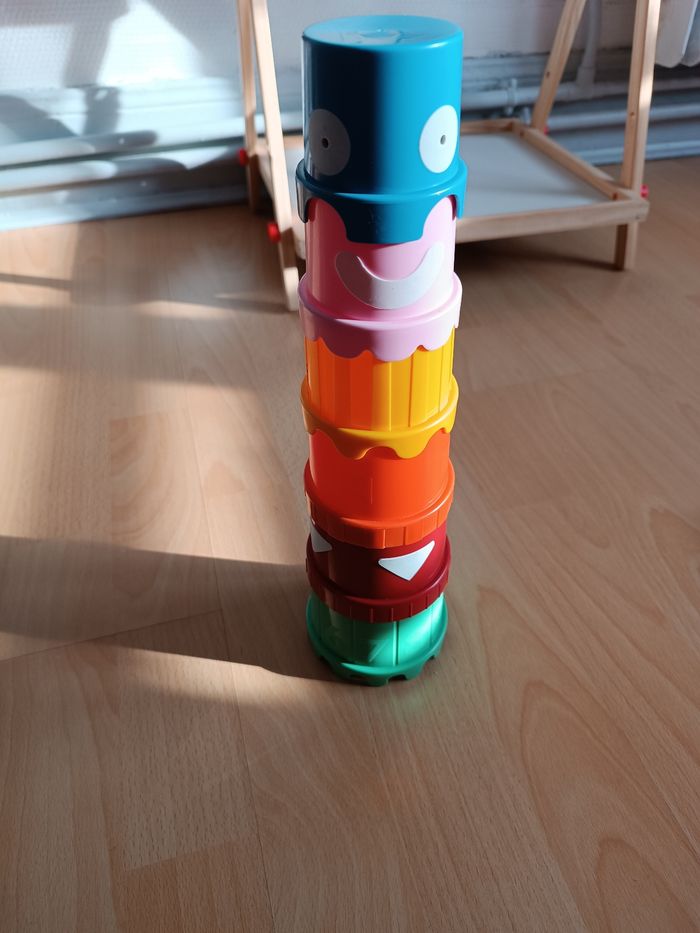 Jeu de gobelets multicolores