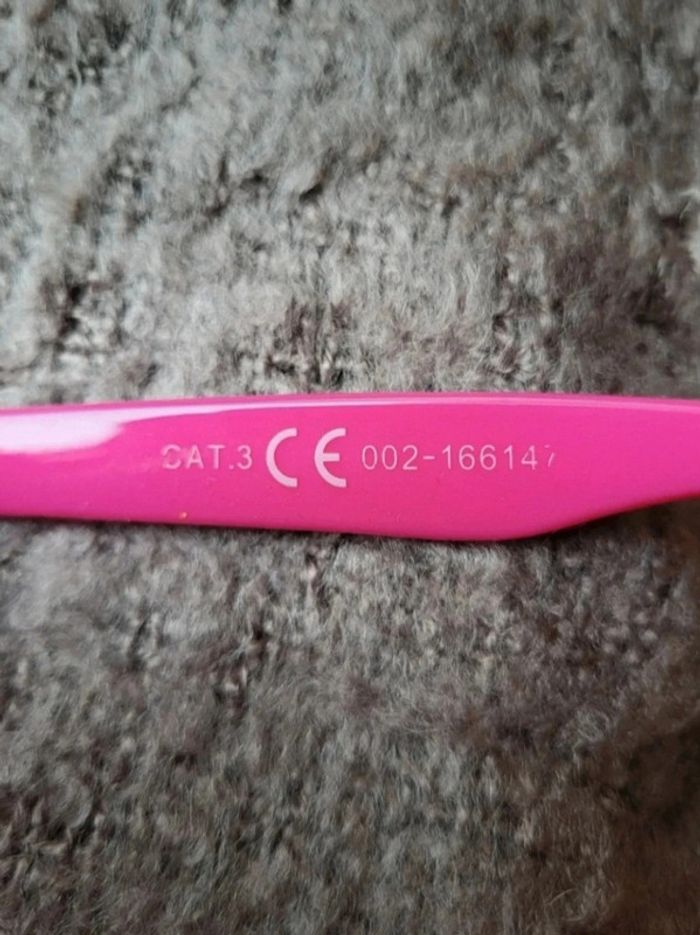 Lunettes de soleil enfant noires et roses catégorie 3 - photo numéro 6