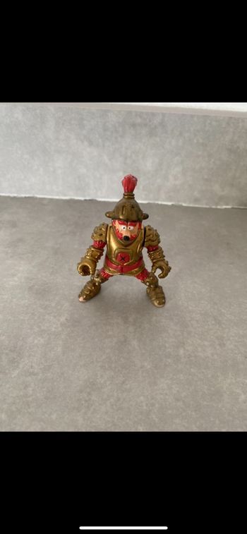 Figurine avec armure